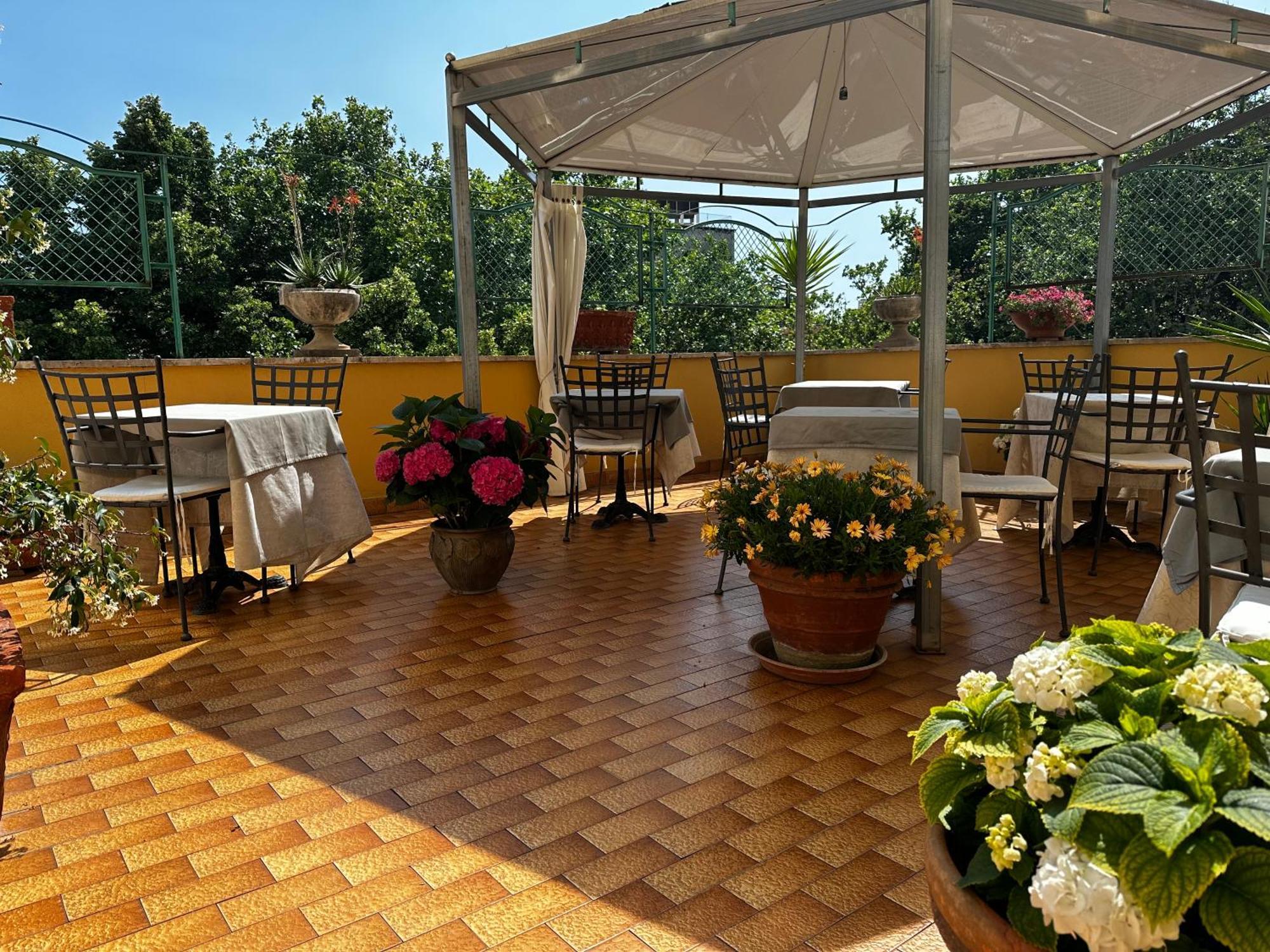 Acomodação com café da manhã  Comfort Astoria Palace Roma